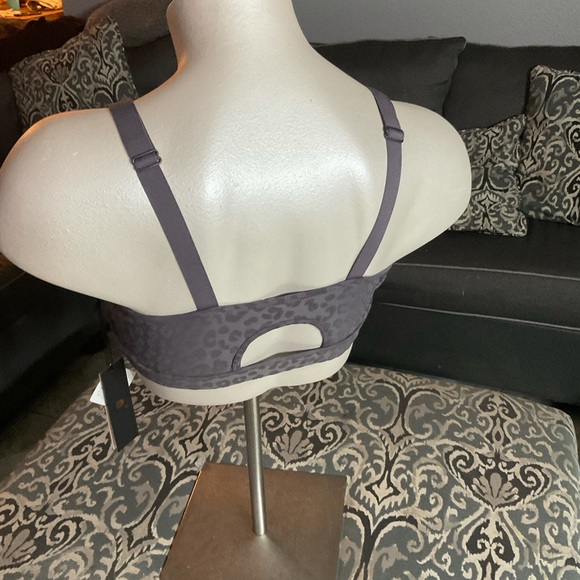 Curvy Sports Bra - Picture 4 of 4